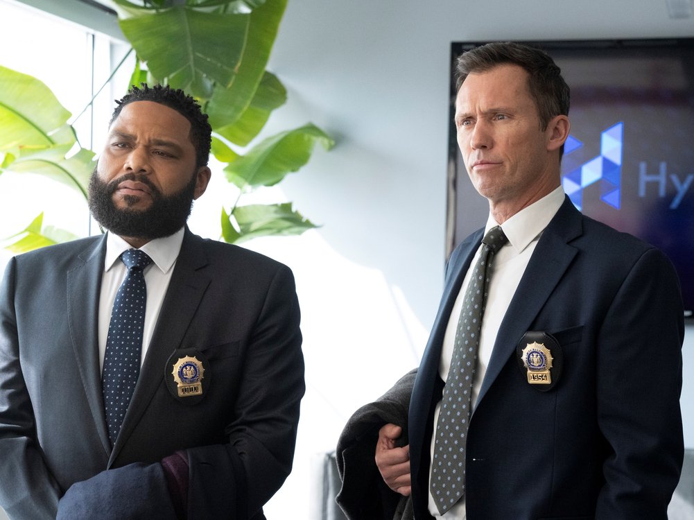 Die Stars von "Law & Order": Anthony Anderson als Detective Kevin Bernard (l.) und Jeffrey Donovan als Detective Frank Cosgrove.