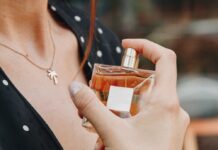 Wie bewahrt man Parfüm und Kosmetikprodukte im Sommer richtig auf?