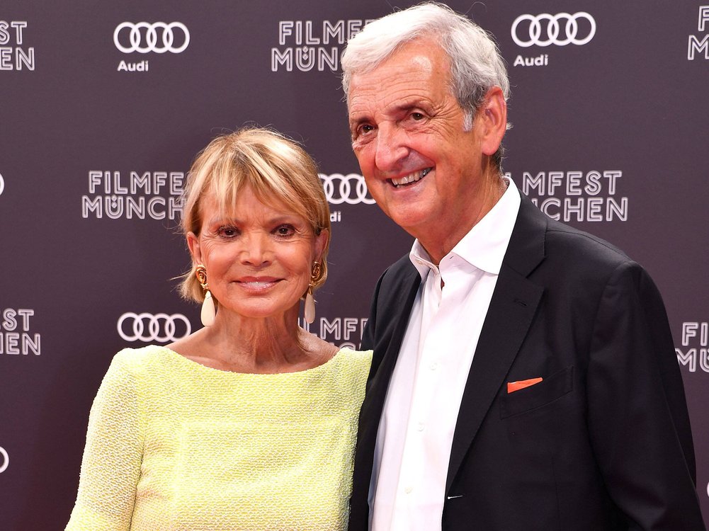 Uschi Glas und ihr Ehemann Dieter Hermann bei der Eröffnung vom Filmfest München mit der Filmpremiere von "Corsage" am Donnerstagabend in München.