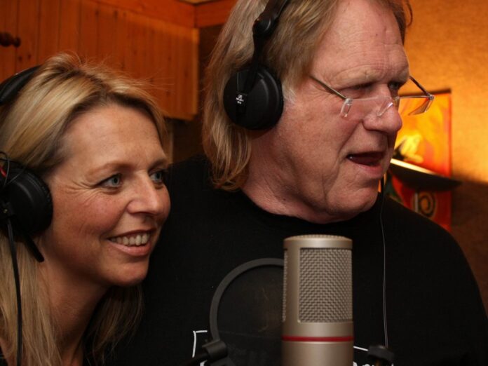 Yvonne mit ihrem Vater Gunter Gabriel im Tonstudio.