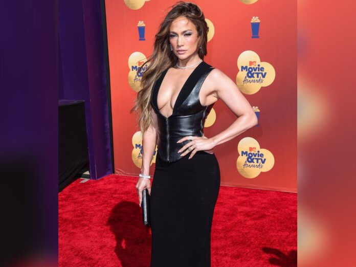Jennifer Lopez auf dem roten Teppich der 