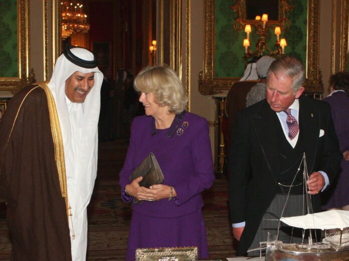 Scheich Hamad Bin Jassim (l.) mit Herzogin Camilla und Prinz Charles.