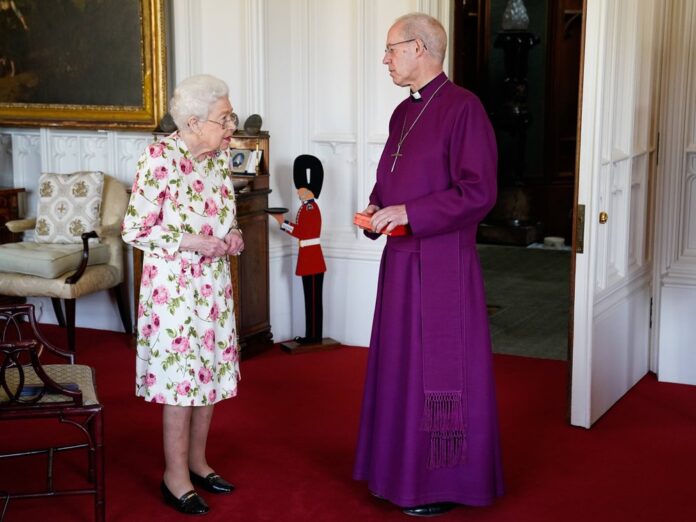 Queen Elizabeth II. und Justin Welby auf Schloss Windsor.