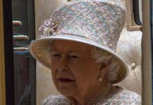 Queen Elizabeth II. musste Flug-Turbulenzen über sich ergehen lassen.