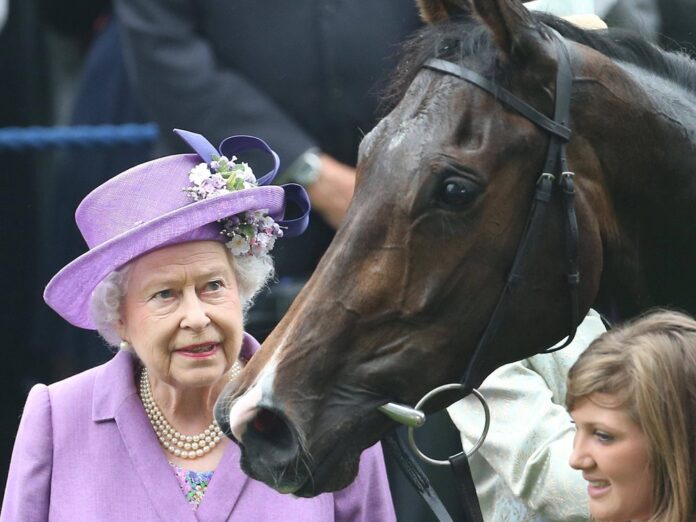 Seit ihrer frühsten Kindheit ist Queen Elizabeth II. begeistert von Pferden.