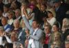 Fußball-Star Thomas Müller bejubelt seine Frau Lisa beim Pferdesport-Turnier in Aachen.