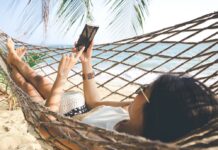 Auch im Urlaub darf für viele das Smartphone nicht fehlen.