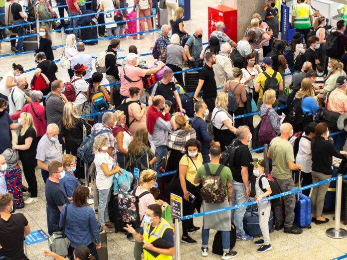An vielen Flughäfen ist aktuell Chaos angesagt.