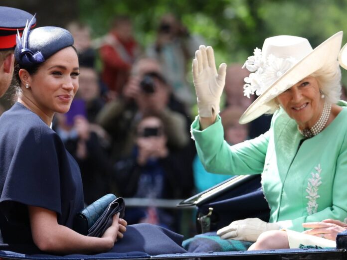 Herzogin Meghan 2019 bei einer Kutschfahrt mit Herzogin Camilla.