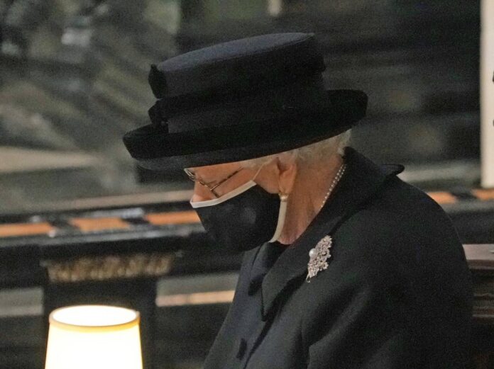 Queen Elizabeth II. während der Trauerfeier für Prinz Philip.