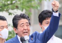 Shinzo Abe zwei Tage vor dem Attentat auf einer Wahlkampfveranstaltung in Japan.