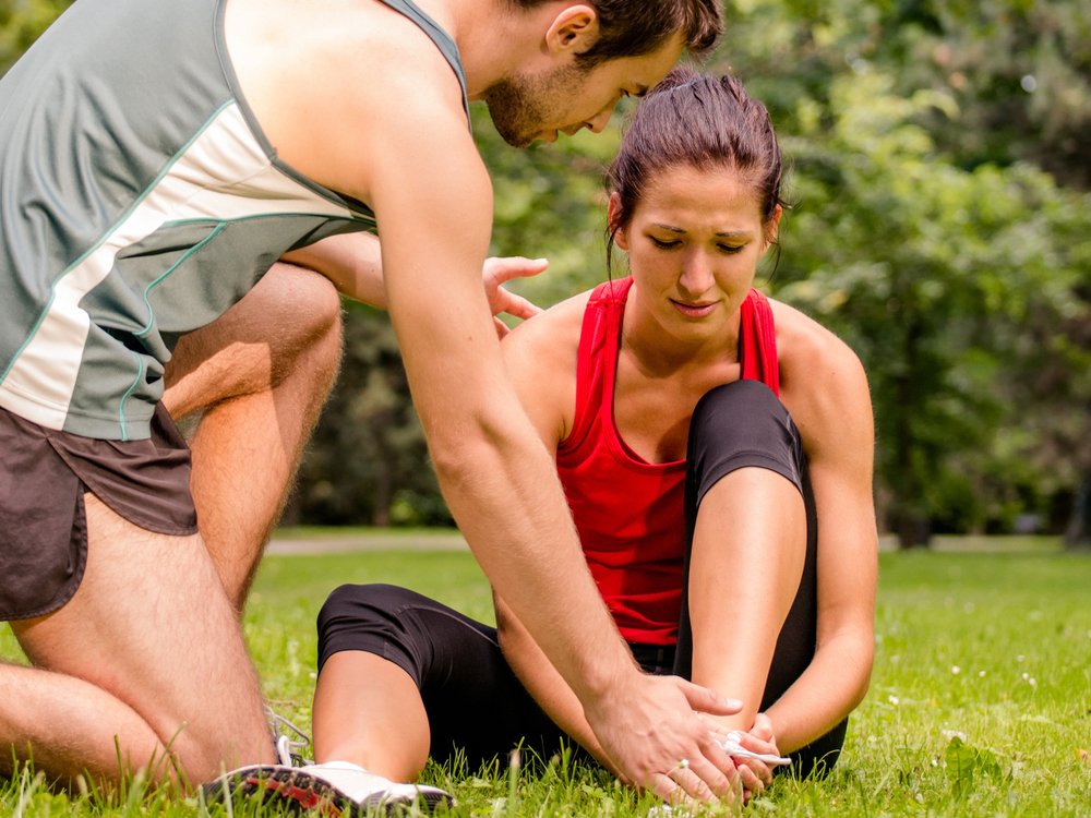 Muskelprellungen und Verstauchungen zählen zu den häufigsten Sportverletzungen.