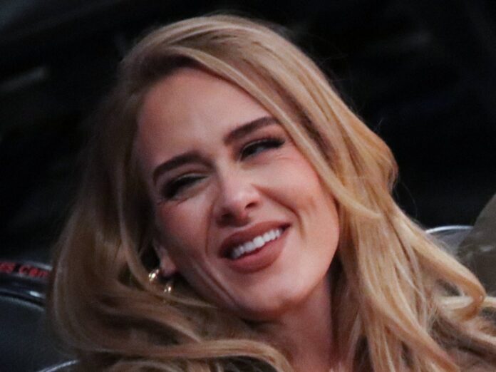 Scheint glücklich wie nie: Sängerin Adele.