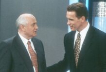 Michail Gorbatschow (li.) und Arnold Schwarzenegger 1996 bei "Wetten