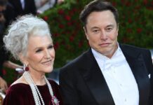 Maye Musk begleitete ihren Sohn Elon in diesem Jahr zur Met Gala.