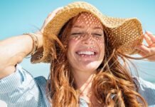 Im Sommerurlaub leiden die Haare unter UV-Strahlen