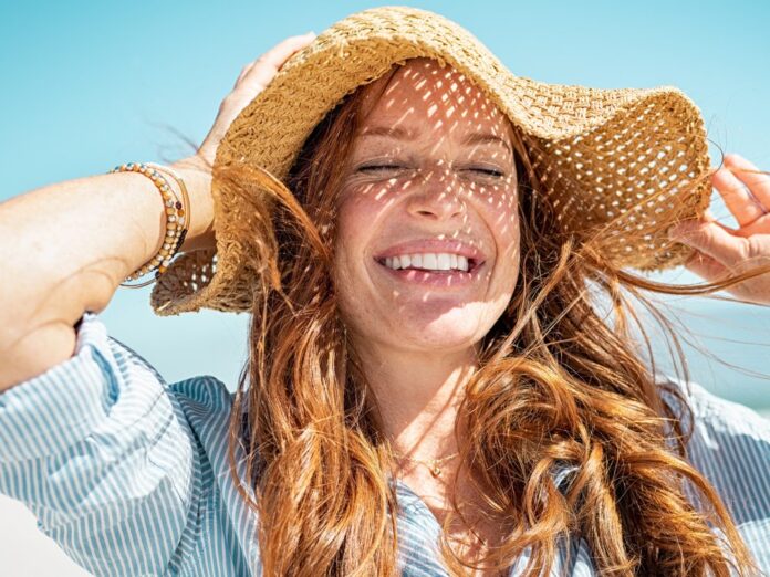 Im Sommerurlaub leiden die Haare unter UV-Strahlen
