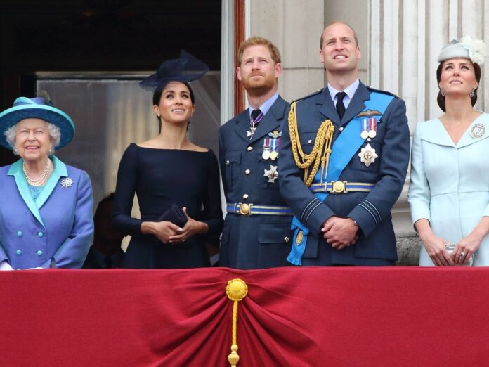 Im Sommer 2018 standen sie noch gemeinsam auf dem Balkon des Buckingham Palastes (v.l.): Queen Elizabeth II.