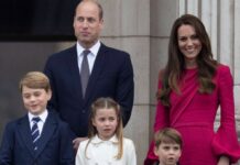 Prinz William und Herzogin Kate mit ihren Kindern Prinz George (r.)