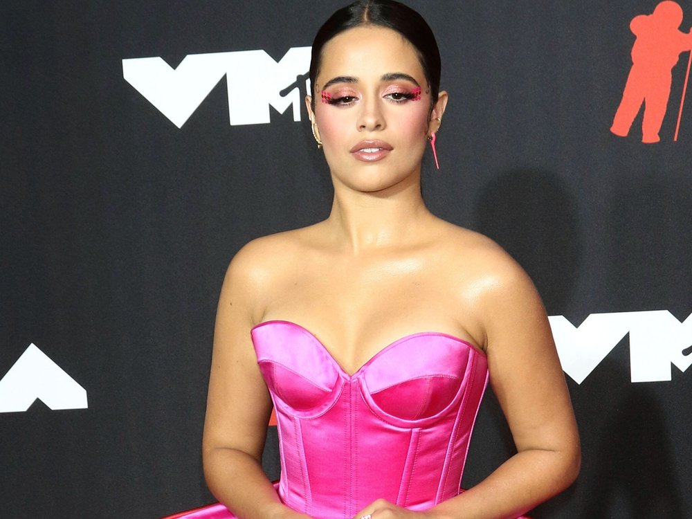 Camila Cabello zeigt bei den MTV Music Awards 2021