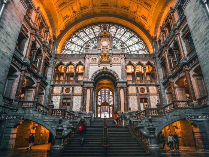 Der Hauptbahnhof in Antwerpen ist einen Besuch wert.