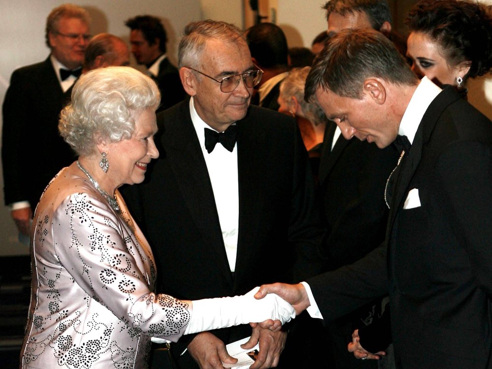 Daniel Craig traf die Queen anlässlich der Premiere seines ersten "Bond"-Films im Jahr 2006.