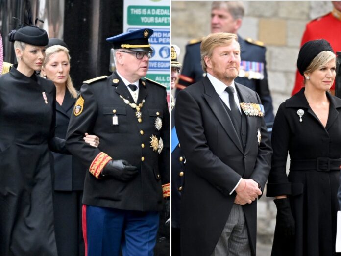 Fürstin Charlène von Monaco (l.) und Ehemann Fürst Albert II. während des Staatsbegräbnisses. Daneben König Willem-Alexander der Niederlande (l.) und Königin Máxima.