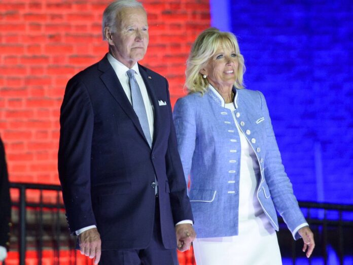 Joe und Jill Biden reisen alleine zur Beerdigung der Queen.