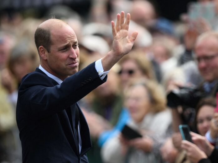 Prinz William führte einige emotionale Gespräche mit Menschen vor dem Sandringham House.