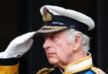 König Charles III. ist nach dem Staatsbegräbnis seiner Mutter zurück im Dienst.