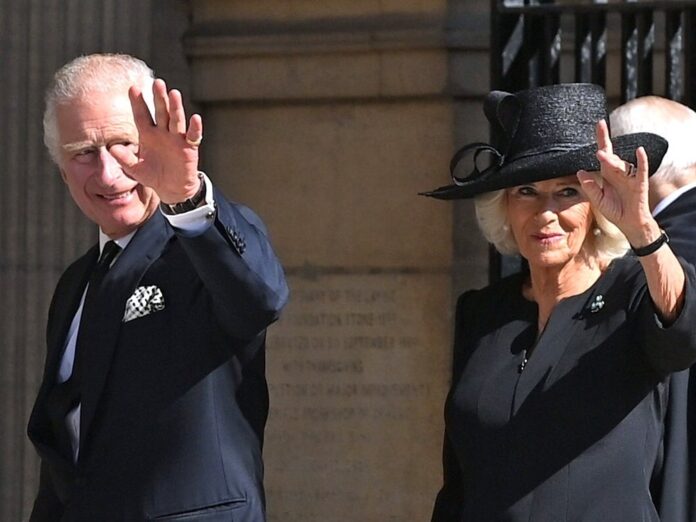 König Charles III. und Königsgemahlin Camilla in Belfast.