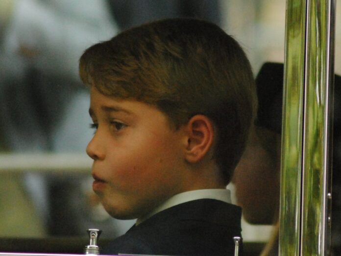 Prinz George besucht eine neue Schule mit neuen Regeln
