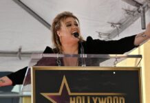 Kelly Clarkson freut sich über den Stern auf dem Hollywood Walk of Fame.