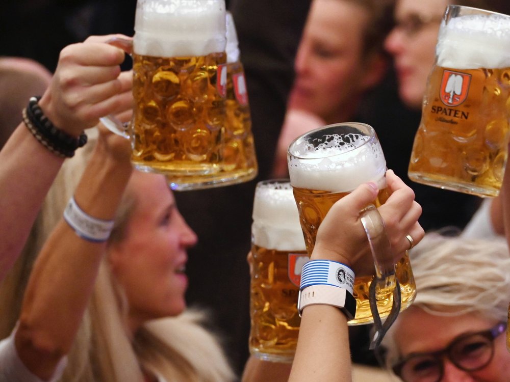 Auf dem Oktoberfest werden jedes Jahr rund sieben Millionen Maß Bier getrunken.