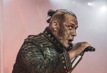 Till Lindemann ist der Frontmann von Rammstein.