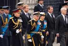 Die königliche Familie beim Abschied von Queen Elizabeth II.
