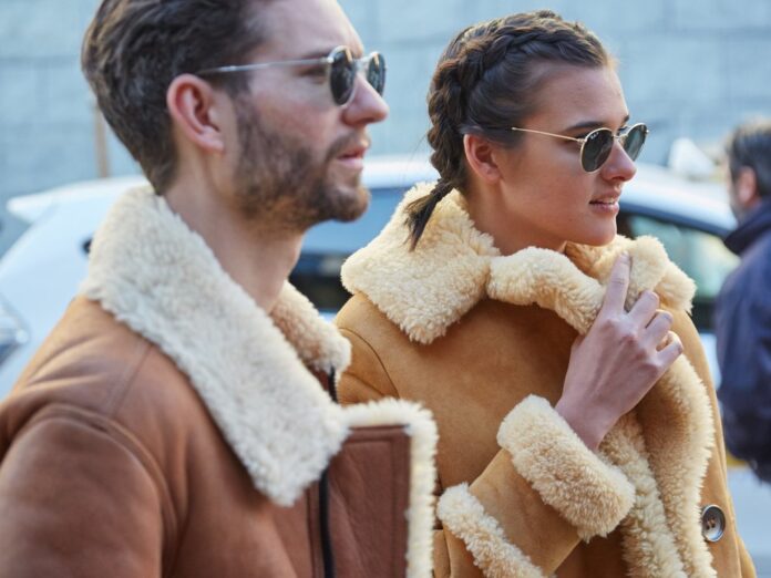 Schaffell-Jacken sind der perfekte Begleiter für kalte Temperaturen im Mode-Herbst 2022.