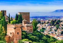 Granada mit der Stadtburg Alhambra ist eine Reise wert.