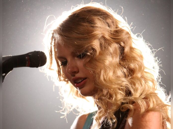 Taylor Swift auf der Bühne.