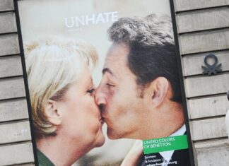 Benetton warb vor einigen Jahren mit Kussfotos von zahlreichen Prominenten. Hier abgebildet: Angela Merkel und Nicolas Sarkozy.