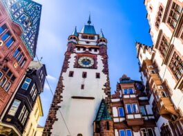 Freiburg im Breisgau zeichnet sich durch seine mittelalterliche Altstadt aus.