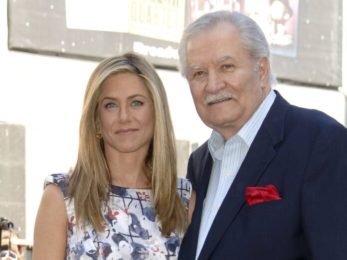 Jennifer Aniston und ihr Vater John im Jahr 2012. Die Schauspielerin wurde damals mit einem Stern auf dem Hollywood Walk of Fame geehrt.