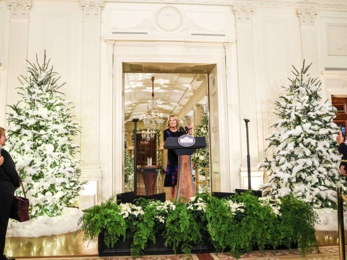 Jill Biden präsentiert ihre Weihnachtsdeko im Weißen Haus.