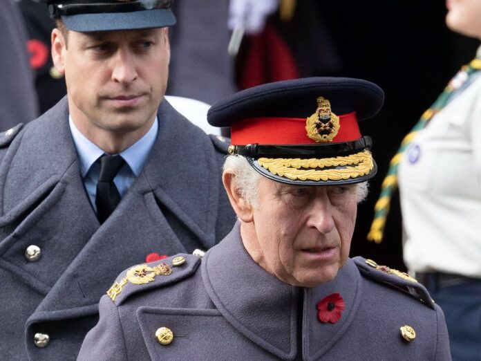König Charles III. leitet den Remembrance Day Service erstmals als Monarch