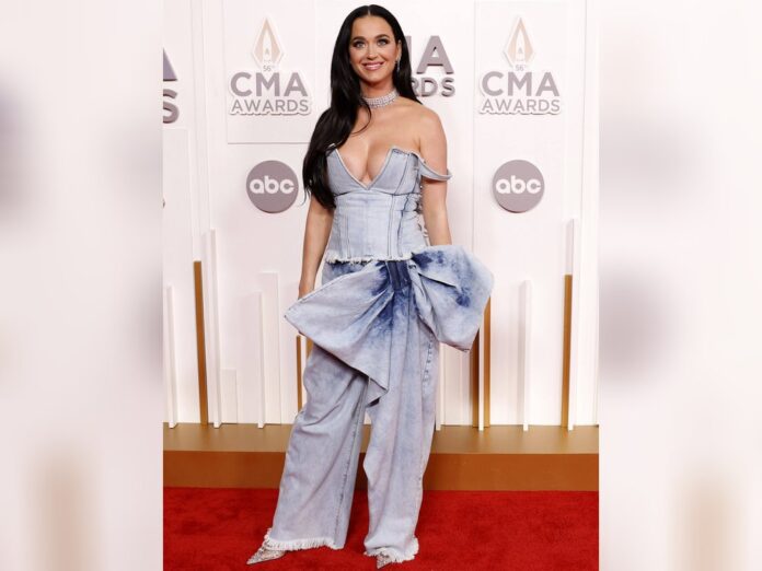 Katy Perry im Denim-Look auf den 56. Country Music Awards in Nashville.