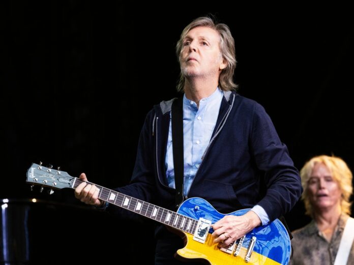 Ex-Beatle Paul McCartney spielte die nun versteigerte Gitarre auf seiner diesjährigen Sommer-Tour.