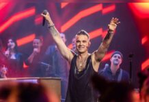Robbie Williams auf der Bühne von "Your Songs".