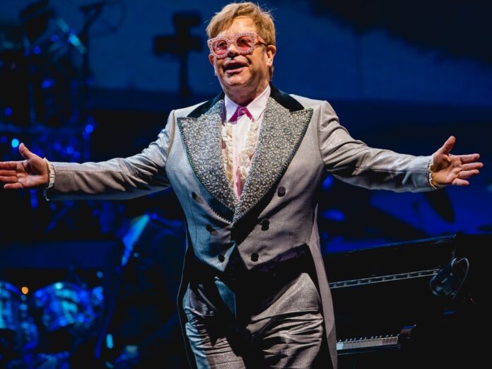 Elton John auf der Bühne bei seiner Farewell-Tour.
