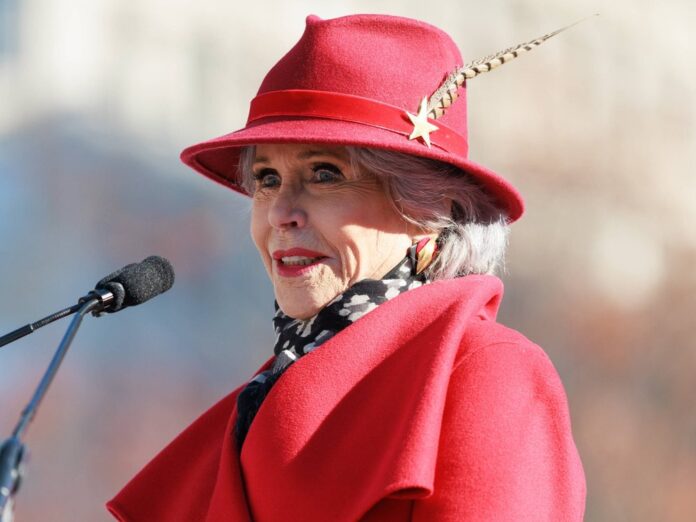Jane Fonda spricht bei einer Kundgebung in Washington D.C.