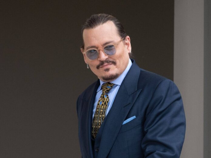 Johnny Depp soll am Set für Aufsehen gesorgt haben.